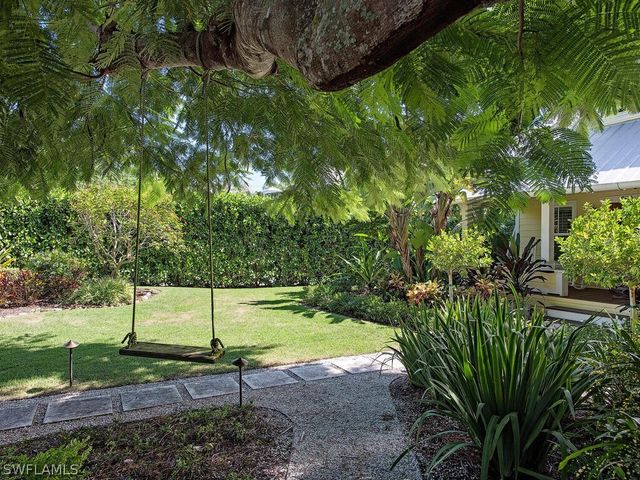 680 8th AVE S, Naples, FL 34102