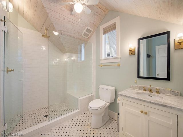 680 8th AVE S, Naples, FL 34102