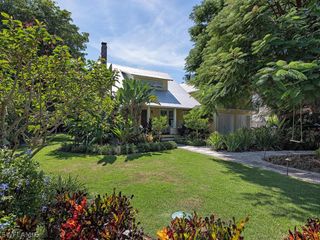 680 8th AVE S, Naples, FL 34102