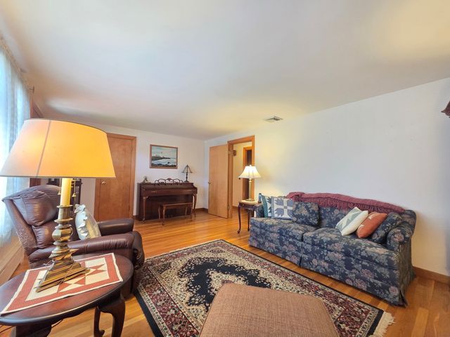 40 Brodeur Ave, Webster, MA 01570