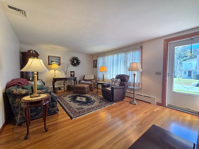 40 Brodeur Ave, Webster, MA 01570