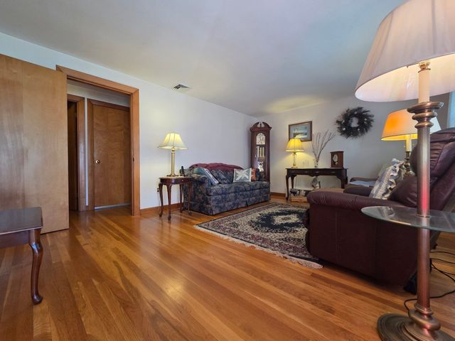 40 Brodeur Ave, Webster, MA 01570