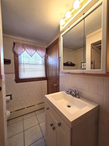 40 Brodeur Ave, Webster, MA 01570