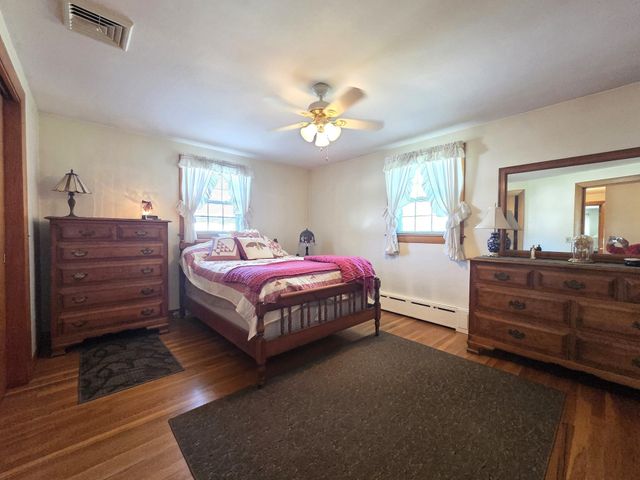40 Brodeur Ave, Webster, MA 01570