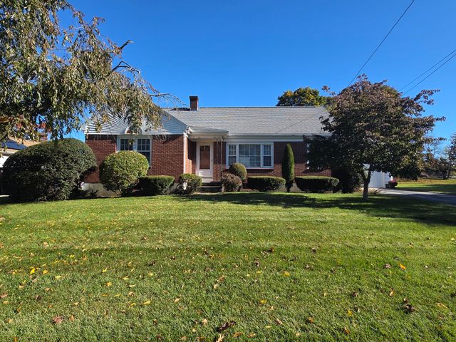 40 Brodeur Ave, Webster, MA 01570