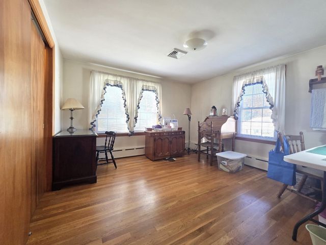 40 Brodeur Ave, Webster, MA 01570