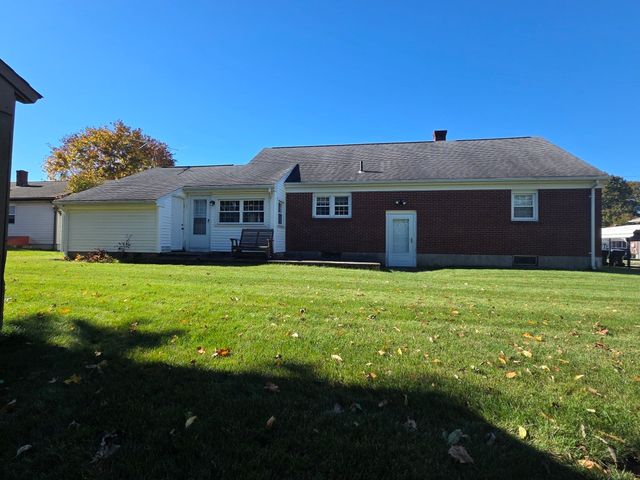 40 Brodeur Ave, Webster, MA 01570