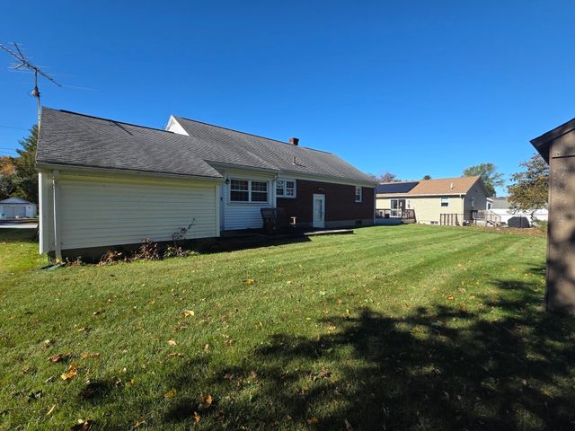 40 Brodeur Ave, Webster, MA 01570