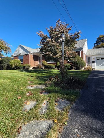 40 Brodeur Ave, Webster, MA 01570