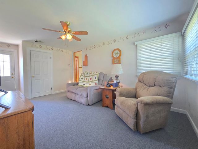 40 Brodeur Ave, Webster, MA 01570