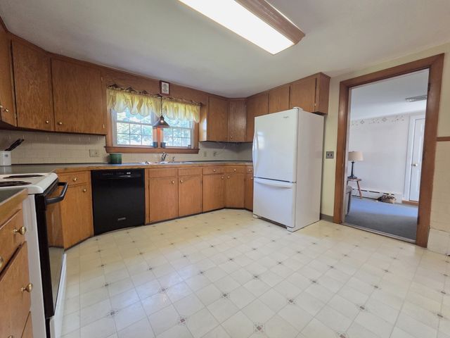 40 Brodeur Ave, Webster, MA 01570