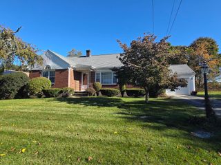 40 Brodeur Ave, Webster, MA 01570