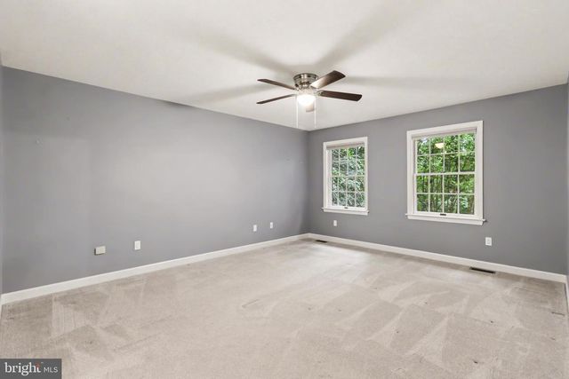 1071 KNOLL DR, Hummelstown, PA 17036