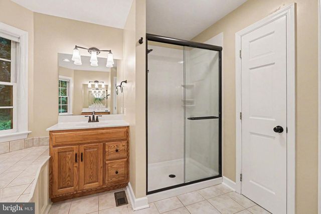 1071 KNOLL DR, Hummelstown, PA 17036