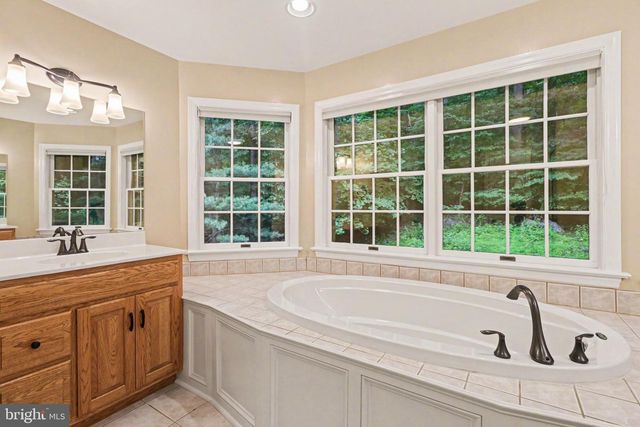 1071 KNOLL DR, Hummelstown, PA 17036