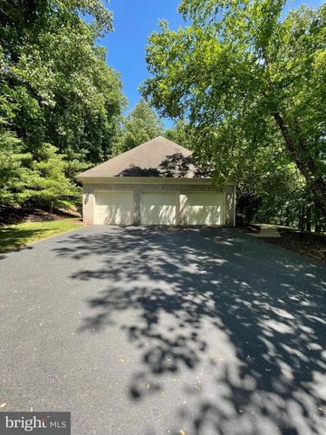 1071 KNOLL DR, Hummelstown, PA 17036