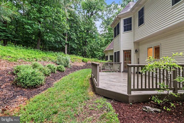 1071 KNOLL DR, Hummelstown, PA 17036