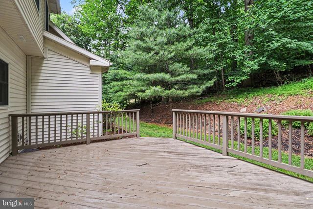 1071 KNOLL DR, Hummelstown, PA 17036