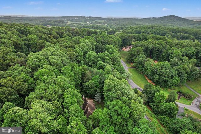1071 KNOLL DR, Hummelstown, PA 17036