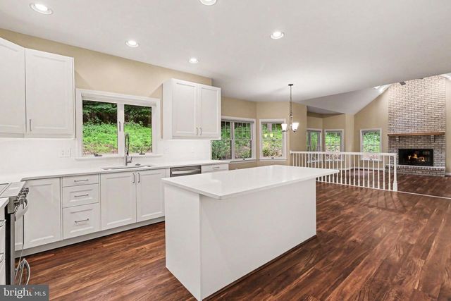 1071 KNOLL DR, Hummelstown, PA 17036