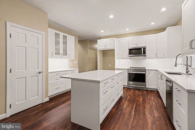 1071 KNOLL DR, Hummelstown, PA 17036