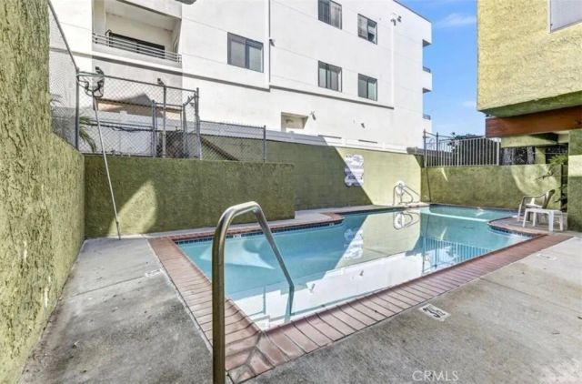 6155 Reseda Blvd 4, Tarzana, CA 91335