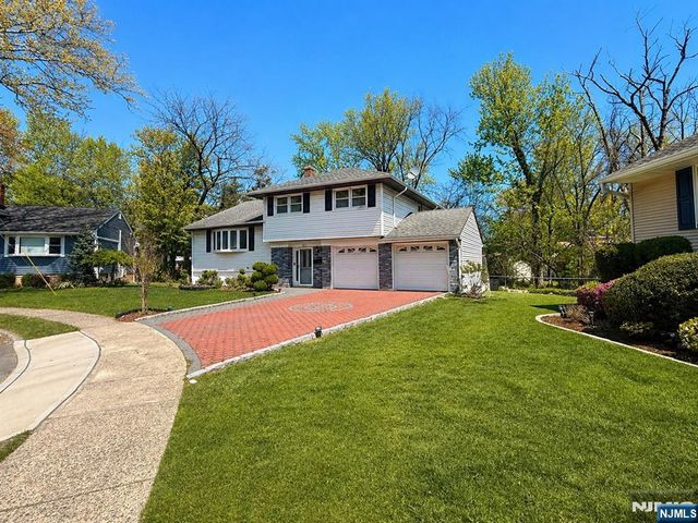 60 Sergent Court, Bergenfield, NJ 07621