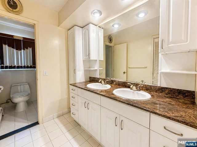 60 Sergent Court, Bergenfield, NJ 07621