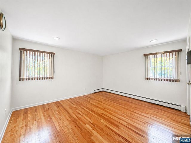 60 Sergent Court, Bergenfield, NJ 07621