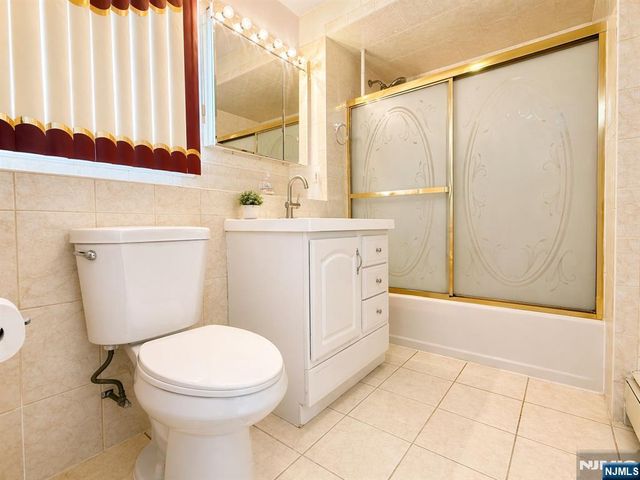 60 Sergent Court, Bergenfield, NJ 07621