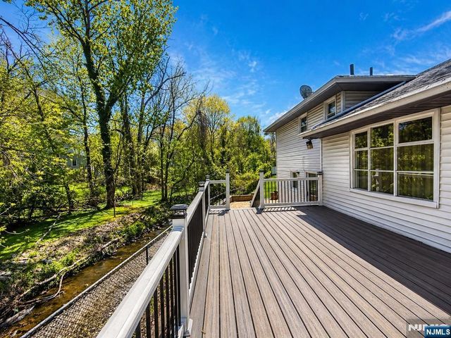 60 Sergent Court, Bergenfield, NJ 07621