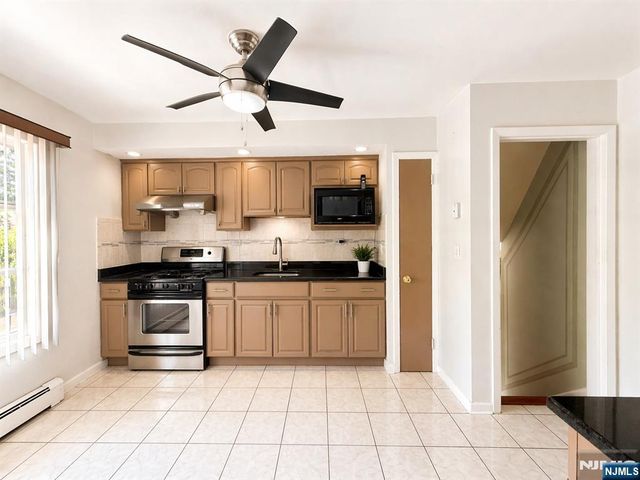 60 Sergent Court, Bergenfield, NJ 07621