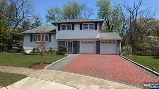 60 Sergent Court, Bergenfield, NJ 07621