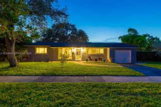 312 N Luna Ct, Hollywood, FL 33021