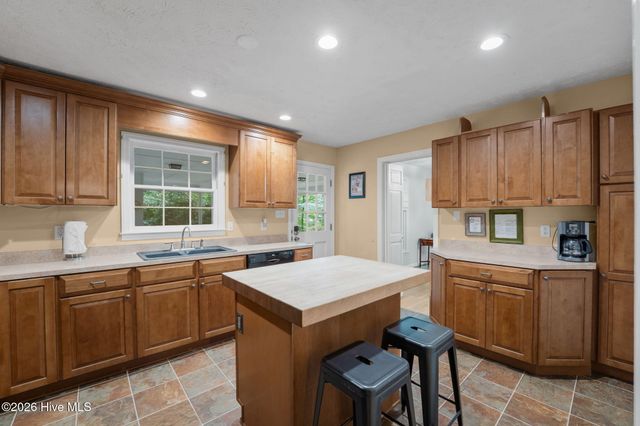 1123 N Fort Bragg Road, Southern Pines, NC 28387