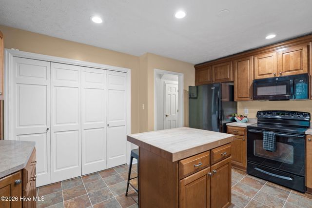 1123 N Fort Bragg Road, Southern Pines, NC 28387