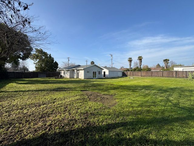 1650 N Olive Ave, Turlock, CA 95382