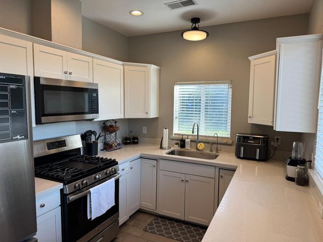 1650 N Olive Ave, Turlock, CA 95382