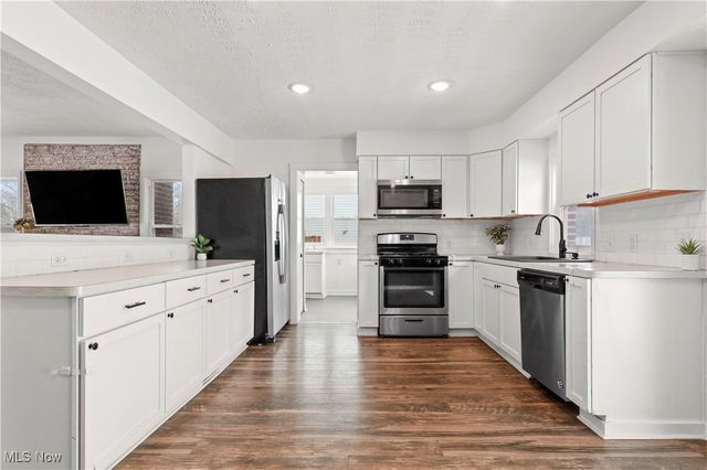 34549 Detroit Road, Avon, OH 44011