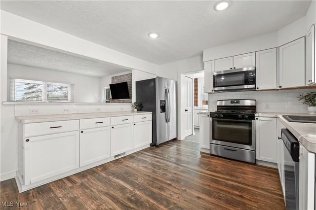 34549 Detroit Road, Avon, OH 44011