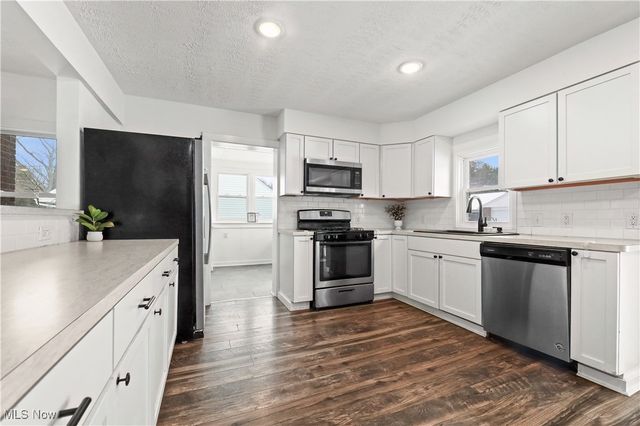 34549 Detroit Road, Avon, OH 44011