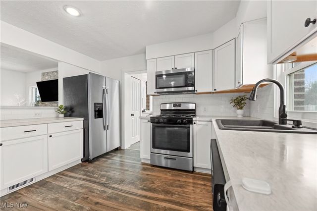 34549 Detroit Road, Avon, OH 44011