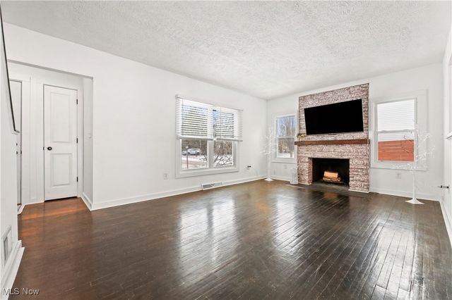 34549 Detroit Road, Avon, OH 44011