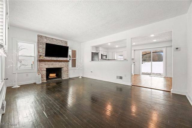 34549 Detroit Road, Avon, OH 44011