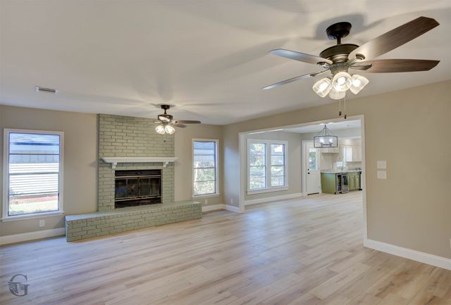 112 Y Jean Street, Bossier City, LA 71112