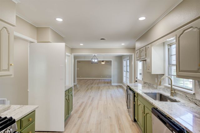 112 Y Jean Street, Bossier City, LA 71112