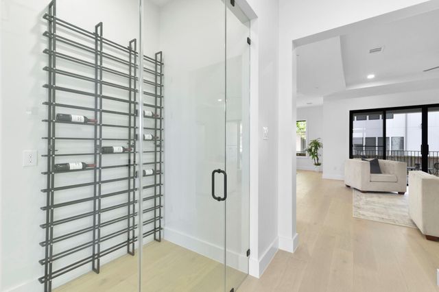 5115 Maple St, Houston, TX 77401