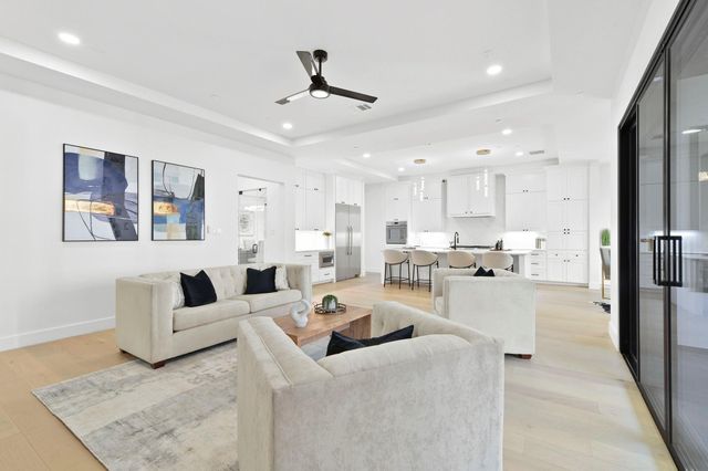 5115 Maple St, Houston, TX 77401