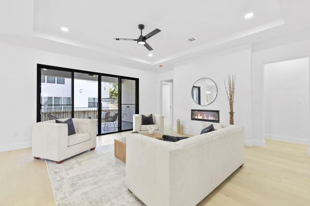 5115 Maple St, Houston, TX 77401