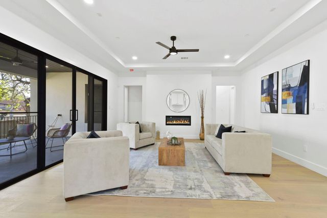 5115 Maple St, Houston, TX 77401